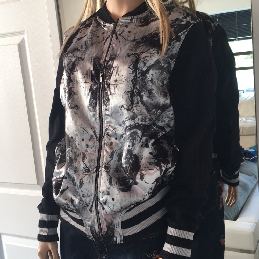 Unique Blk/Wht/Gry Satin Zipper Front Jacket - Picture 2 of 6